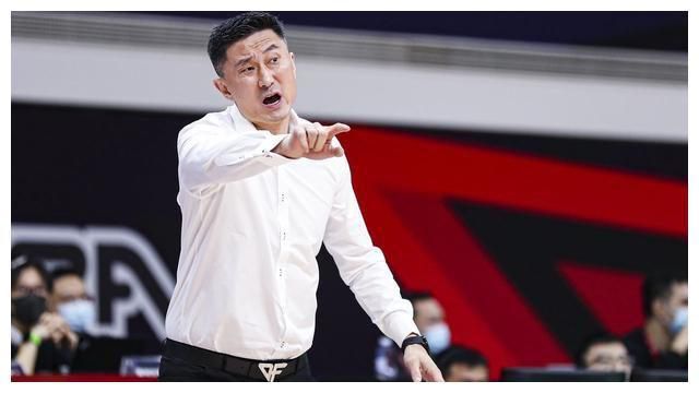 张小迪表示，做个凡人，不求新鲜刺激，只求平稳安全。