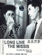 奶爸“抖森”剪短发独自遛娃 长腿翘臀线条感瞩目 2023-04-07 当地时间2023年4月6日，英国伦敦，“抖森”汤姆·希德勒斯顿推着婴儿车现身街头，身穿深色外套的抖森，头戴棒球帽遮住了剪短的新发型，紧身休闲裤勾勒出抖森的翘臀和大长腿上的肌肉线条。