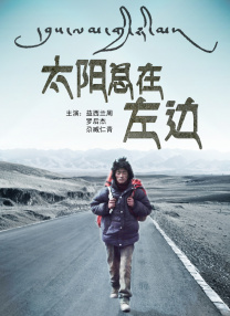 很显然，她已经拿起了相机，走上了战场。